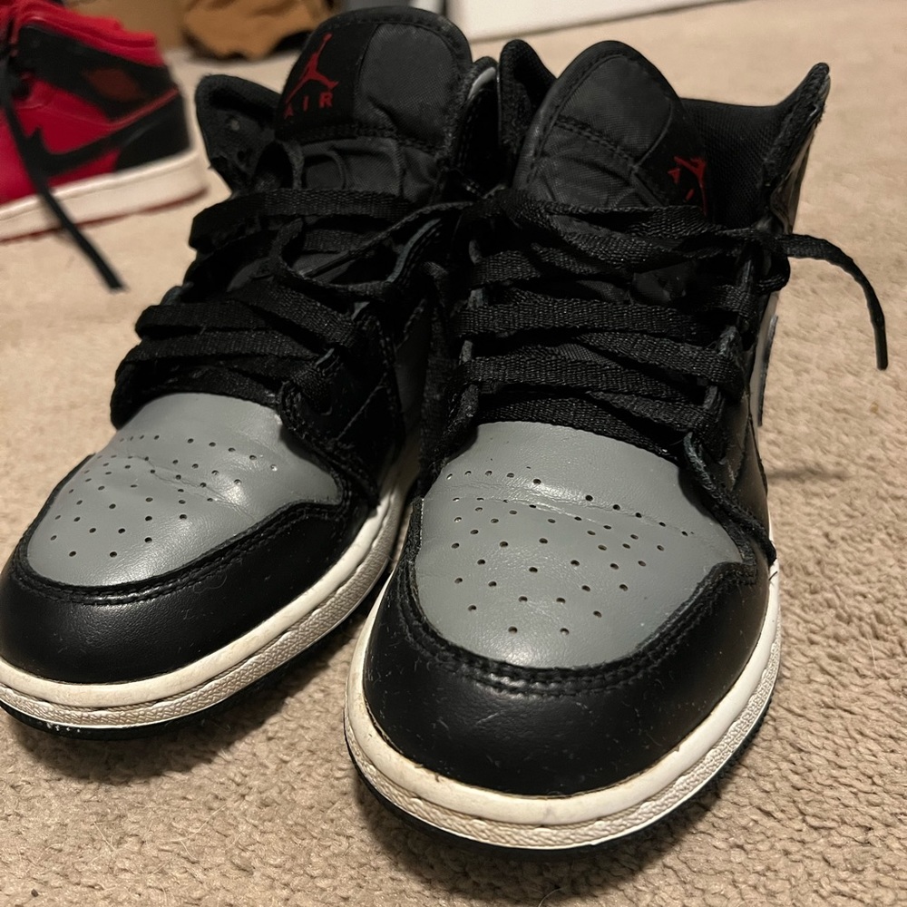 Kids Jordan 1 size 3.5y black/gray/white
